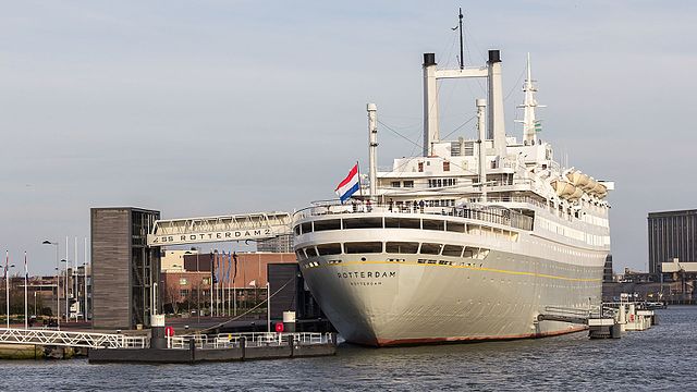 SS Rotterdam schip in Rotterdam